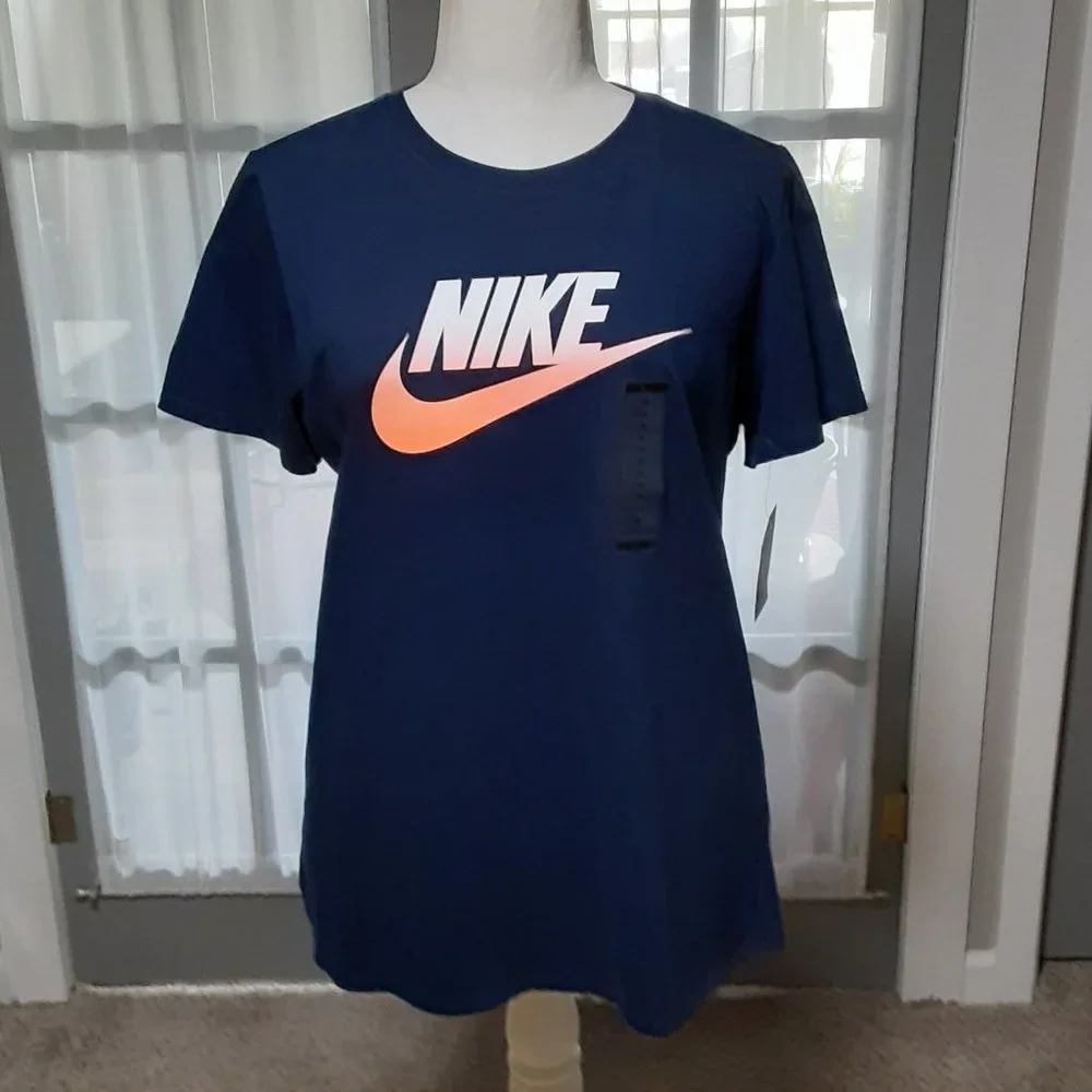 Women's Athletic Cut Nike-T Shirt Size XL. (No price on tag).